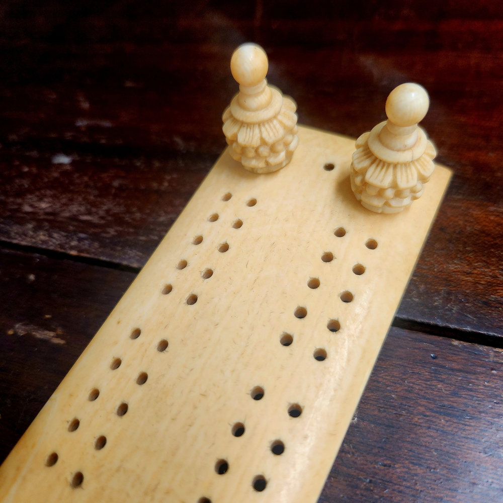 *Extremely Rare* Antique Handcarved Cribbage Board - Picture 4 of 7
